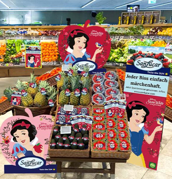 SWPOS SanLucar Snow White blueberry display, highlighting premium quality, freshness, and sustainable packaging.