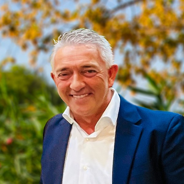 Alex Thaler, a SanLucar expert, representing commitment to sustainable agriculture and fresh produce cultivation.