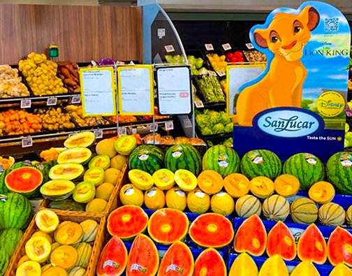 LKPOS2 SanLucar fruit display showcasing fresh, high-quality produce with an attractive and vibrant presentation.