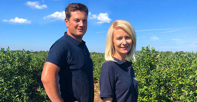SanLucar Meisteranbauer Jochen Munkel mit Frau auf seiner Plantage