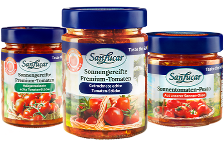 Homemade pesto ingredients – fresh basil, garlic, olive oil, Parmesan cheese, and pine nuts for a flavorful sauce.