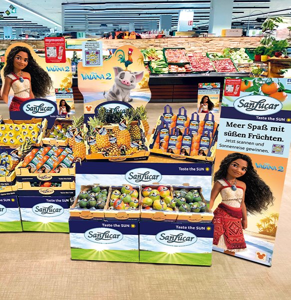 SanLucar Vaiana-themed fruit display, showcasing fresh produce with a fun and vibrant presentation.