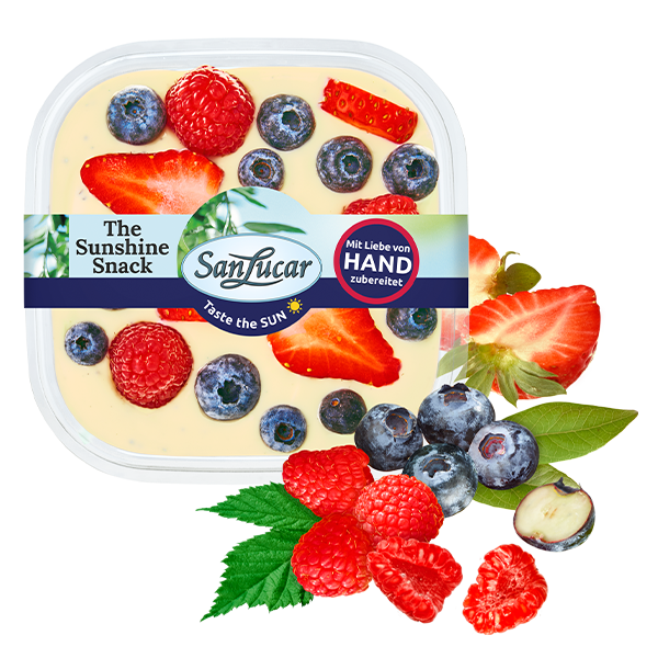 Fresh_Cut_berries_Quark_Vainilla_00203 Fresh SanLucar Fresh Cut berries with vanilla quark, a creamy and delicious fruit dessert perfect for a refreshing treat.