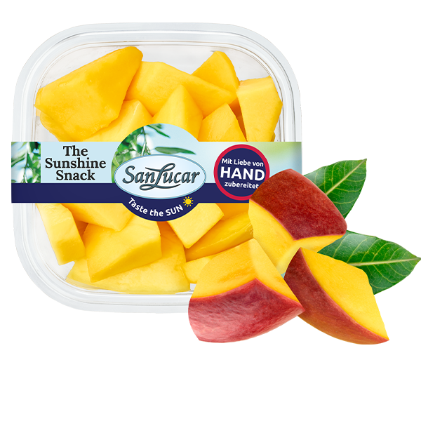 Fresh_Cut_mango_76815 Fresh SanLucar Fresh Cut mango, perfectly sliced and ready to enjoy, showcasing its sweet and juicy flavor.