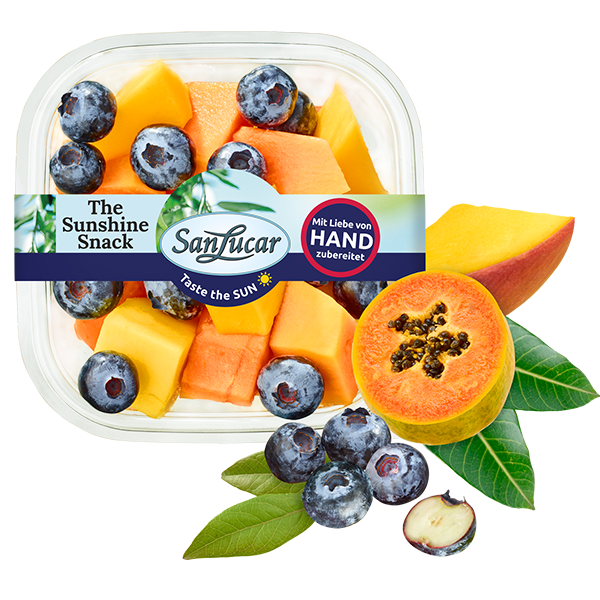 Fresh_Cut_mango_papaya_blueberry_76903 Fresh SanLucar Fresh Cut mix with mango, papaya, and blueberries, offering a delicious and refreshing fruit combination.
