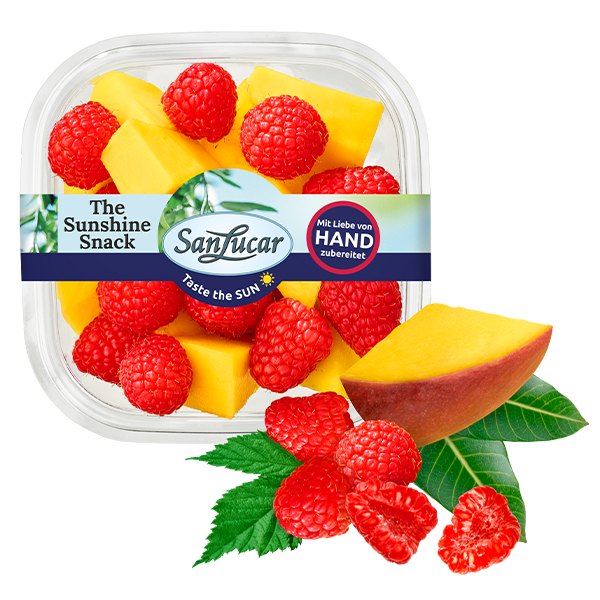 Fresh_Cut_mango_raspberry_76906 Fresh SanLucar Fresh Cut mix with mango and raspberries, offering a delicious and refreshing fruit combination.