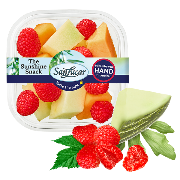 Fresh_Cut_melon_Mix_76888 Fresh SanLucar Fresh Cut cantaloupe melon, perfectly sliced and ready to enjoy, showcasing its sweet and juicy flavor.