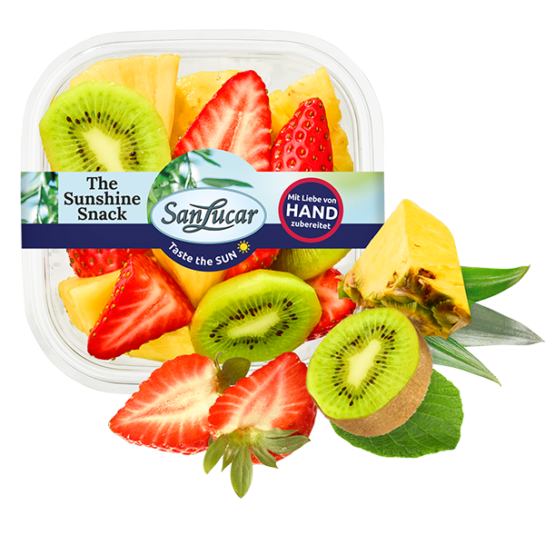Fresh_Cut_pinaple_kiwi_strawberry_76870 Fresh-cut pineapple, kiwi, and strawberry mix – a convenient, ready-to-eat fruit blend with tropical flavors.