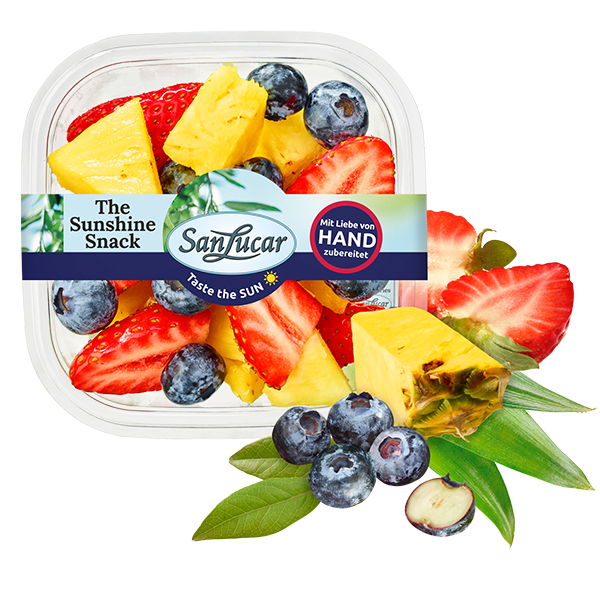Fresh_Cut_pinaple_strawberry_blueberry_76861 Fresh SanLucar Fresh Cut mix with pineapple, strawberries, and blueberries, offering a delicious and refreshing fruit combination.