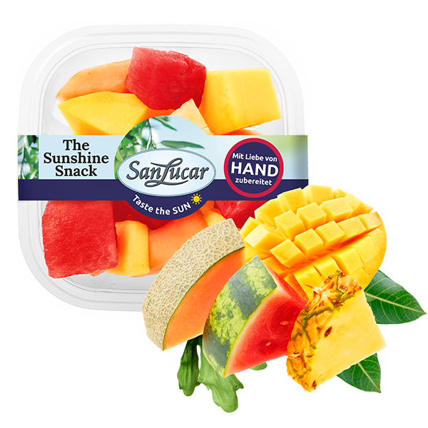 Fresh_Cut_tropical_mix_0049 Fresh SanLucar Fresh Cut tropical mix, a delicious selection of exotic fruits, perfectly sliced for a refreshing and healthy snack.