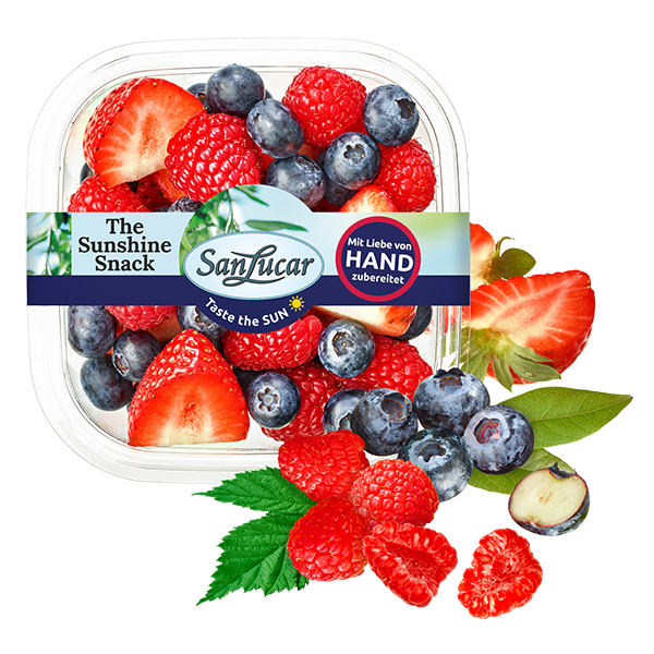Fresh_cut_Beerenmix Fresh SanLucar Fresh Cut Berry Mix, a delicious selection of freshly sliced berries, perfect for a healthy and refreshing snack.