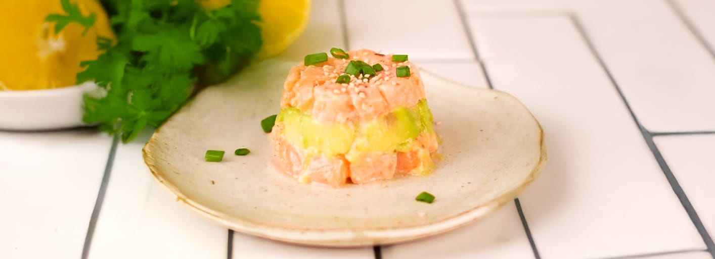 Avocado-Salmon Tartar_Header Avocado salmon tartare – a fresh and elegant dish featuring creamy avocado, diced salmon, and a delicate herb garnish