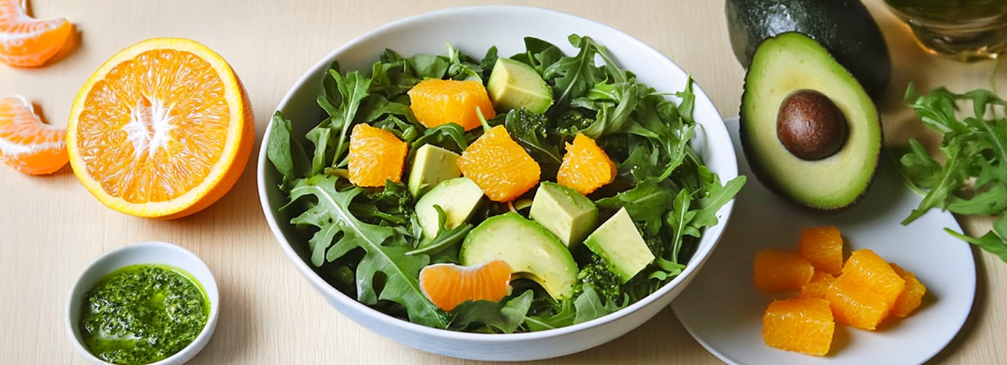 Citrus salad with pesto – a refreshing mix of oranges, grapefruit, and fresh herbs, drizzled with pesto dressing