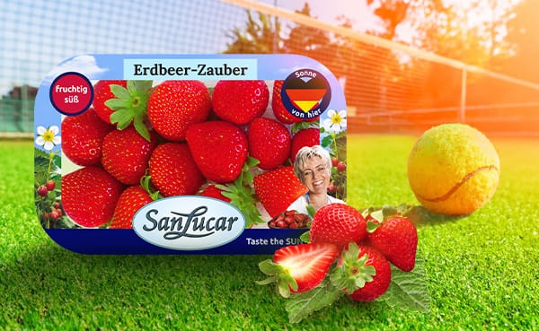 SanLucar Erdbeer-Zauber strawberries on a tennis court, fresh and fruity from Germany
